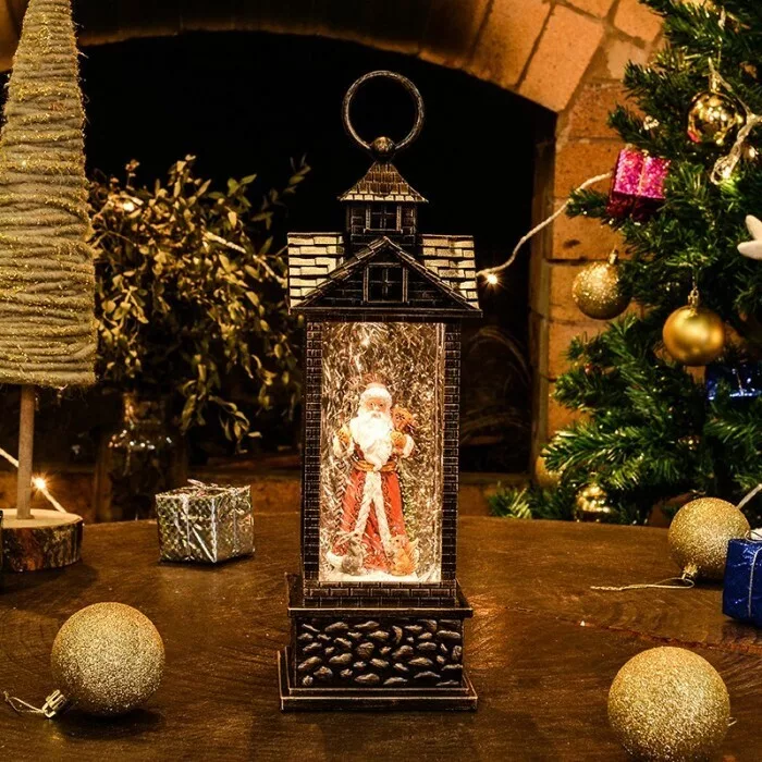 dekorativnyj-fonar-ded-moroz-i-belki-01.webp