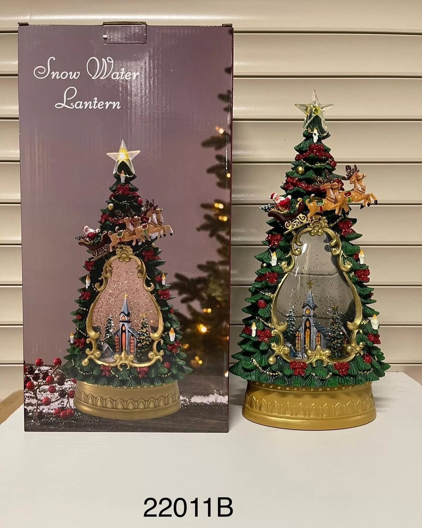 dekorativnyj-fonar-zamok-ded-moroz-s-olenem-22011v-01.webp